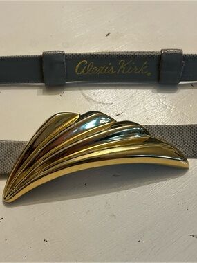 Alexis Kirk lizard grain leather belt with large gold tone statement buckle S/M